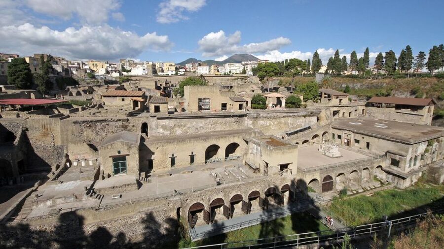Herculaneum: Private Walking Tour with Archeologist Guide - Why Herculaneum Feels More Personal Than Pompeii