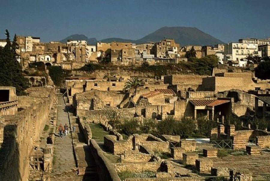 Herculaneum: Skip-The-Line Entrance Tickets + Audioguide - Your self-guided route: use the map and audio like a local