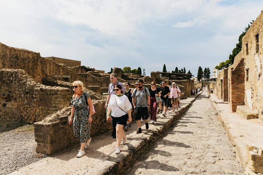 Herculaneum: Skip-the-Line Guided Tour with Archaeologist - Your guided hit list: Waterfront, baths, forum spaces, and key homes