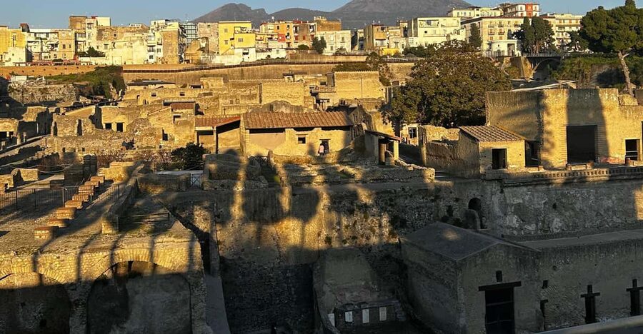 Herculaneum - Small Group Tour (admission included) - Why Herculaneum hits different than Pompeii