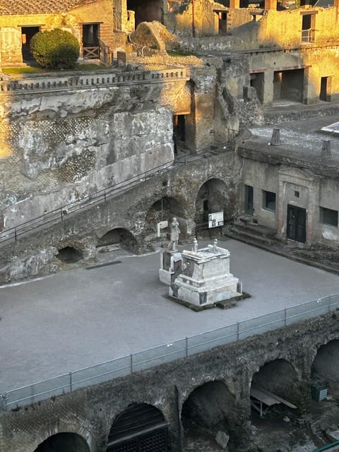 Herculaneum - Small Group Tour (admission included) - Paintings and home decorations you will actually remember
