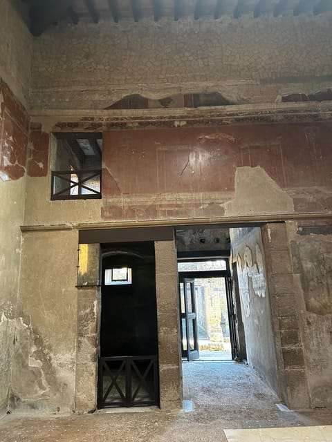 Herculaneum - Small Group Tour (admission included) - Typical life in an ancient Roman center, not just sightseeing