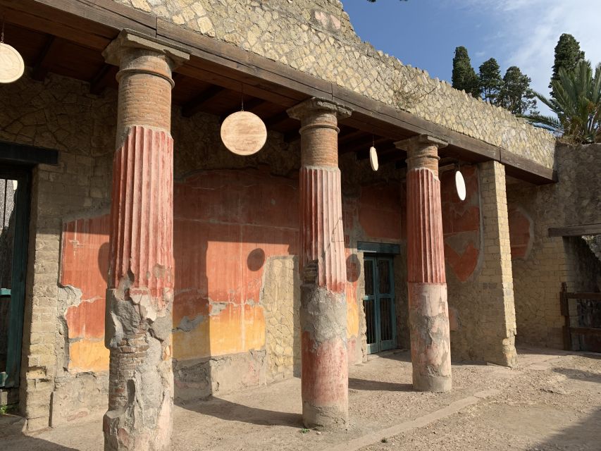 Herculaneum: Tickets & Tour with a Local Archaeologist - Casa dei Cervi: where a villa shows you daily life