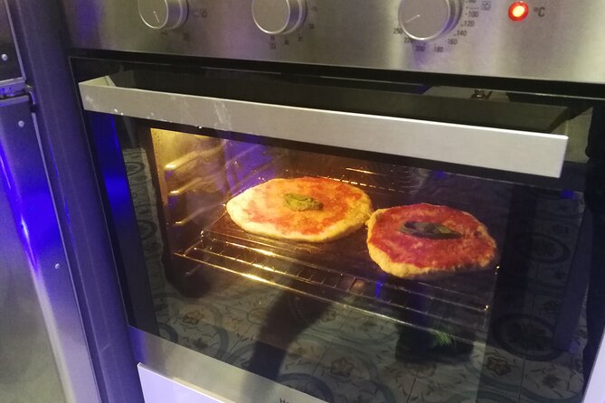Make Neapolitan Pizza With A View Of Naples - The skills and context Giuseppe teaches you