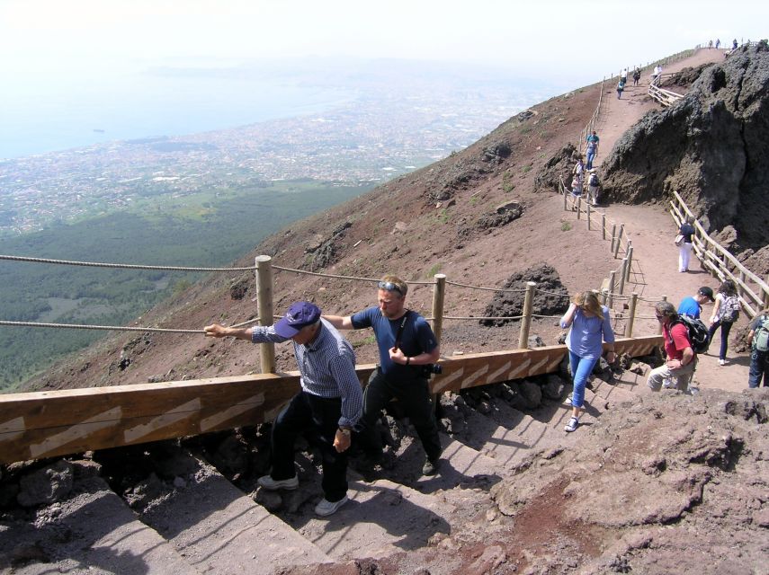 Mount Vesuvius 4-Hour Volcano Tour with Wine Tasting - The cruise-ship big rule: help them keep you on schedule