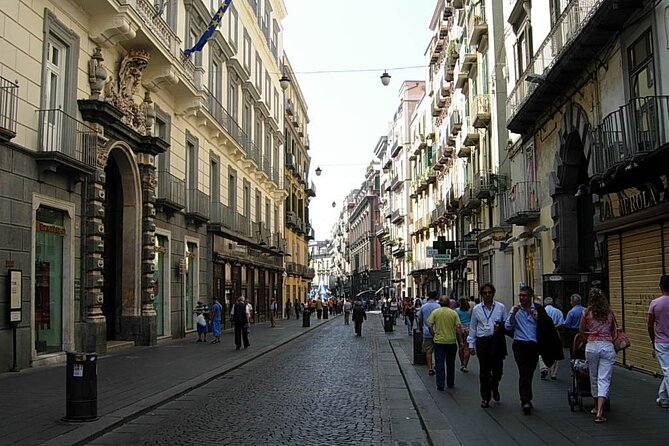 Naples - 4 hours in the streets of the city - Via Toledo from Gambrinus to Piazza Dante, Naples’ famous street plus local neighborhoods