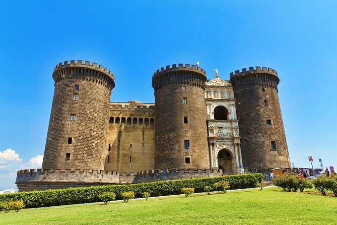 Naples - 4 hours in the streets of the city - Duomo di Napoli exterior, then a practical look at the city’s center of gravity