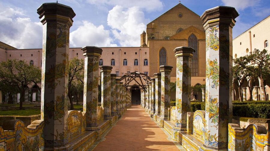 Naples Audioguide - TravelMate app for your smartphone - Naples Introduction and local cuisine: start by getting your bearings