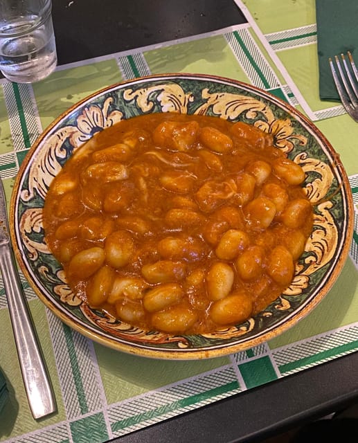 Naples: Authentic Family Home Lunch with Music Show & Spanish Quarters Tour - Starting at Toledo Metro, and walking into the real Spanish Quarters