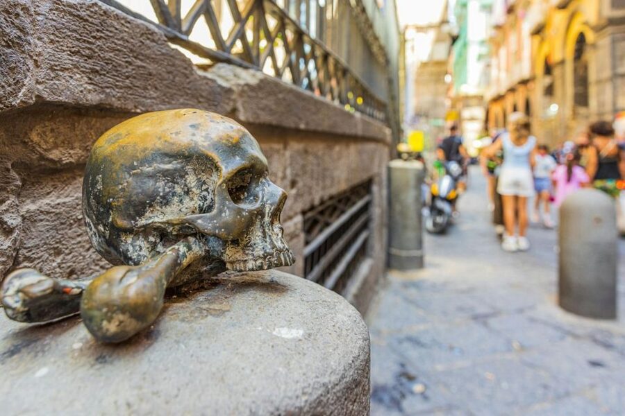 Naples behind the scene walking guided tour - Pulcinella and Munaciello: the characters that protect the city