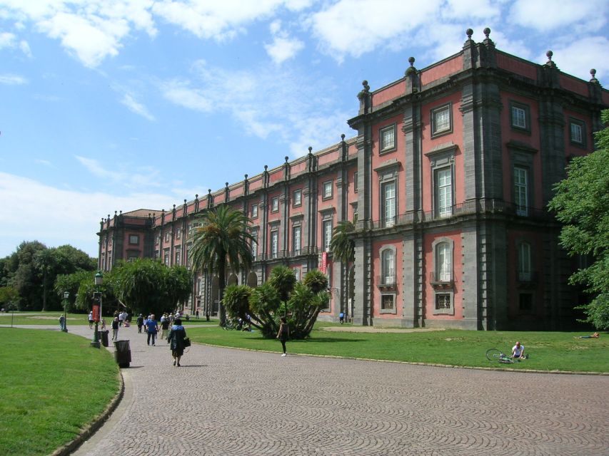 Naples: Capodimonte Museum 2-Hour Guided Private Tour - Timing, meeting, and the one big day-of-week issue