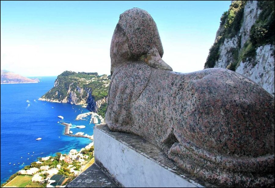 Naples: Capri Transfer with Island Boat Tour and Free Time - Naples to Capri by ferry, what to watch for