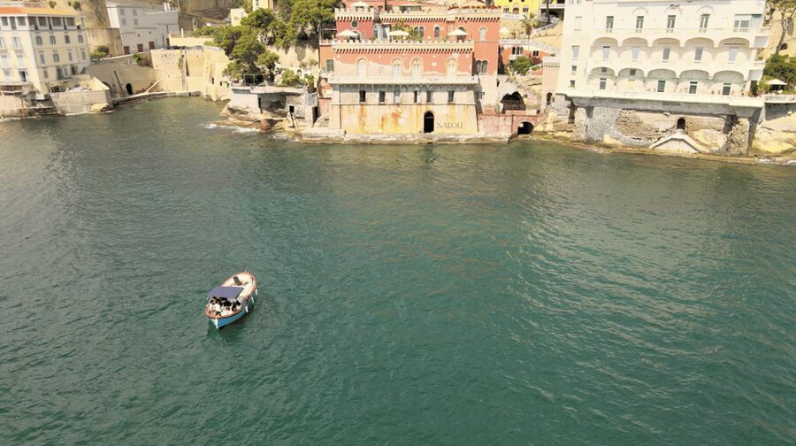 Naples: Castel dell'Ovo Boat Tour with Snorkeling & Aperitif - Molo Rugiada (Mergellina) start: getting on the boat without stress