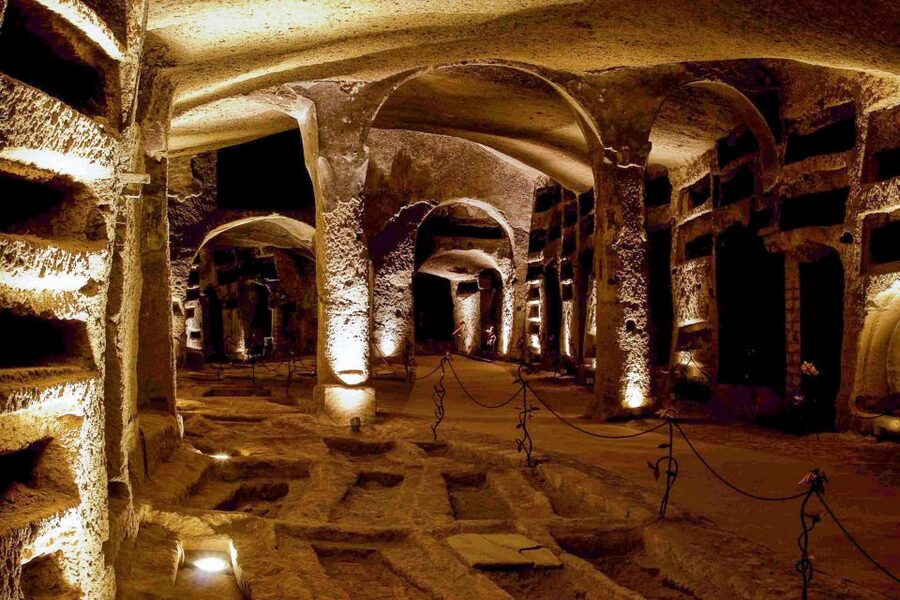 Naples: Catacombs of San Gennaro Entry Ticket & Guided Tour - Stopping for Naples Context: The Sanità District Connection