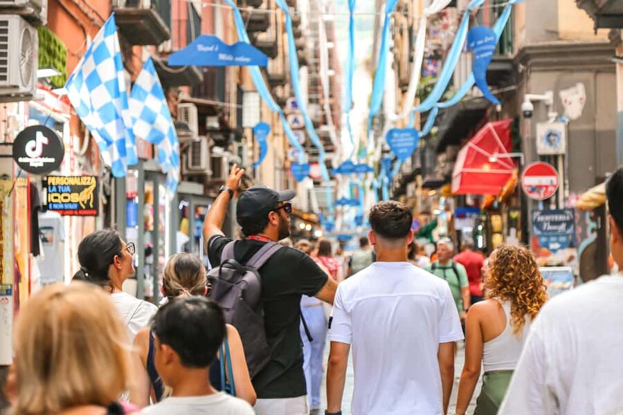 Naples: Culture & Street Food with a Local Guide - Via dei Tribunali and San Gregorio Armeno: Tarallo, nativity shops, and the Corno