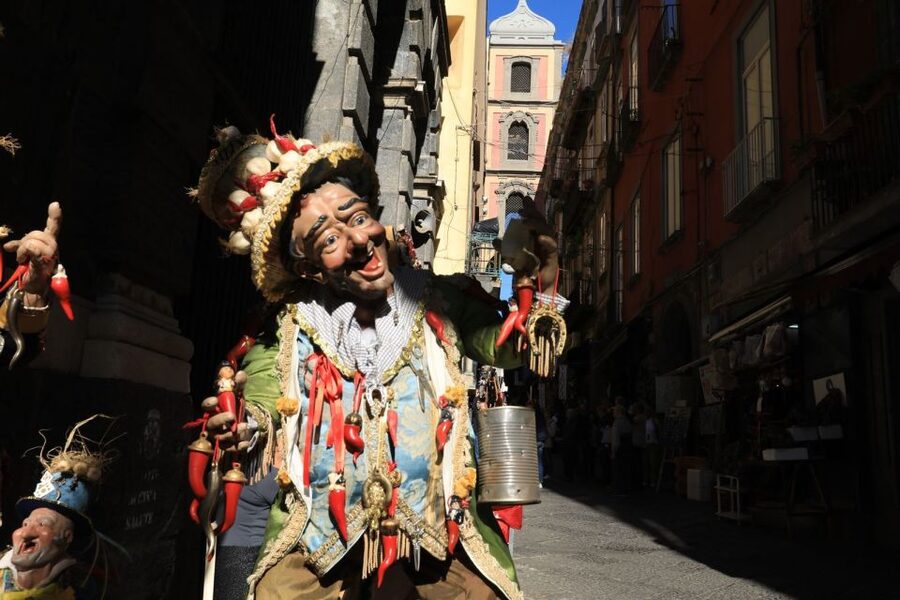 Naples: Culture & Street Food with a Local Guide - Spaccanapoli and Quartieri Spagnoli: street-life walking with a human pace