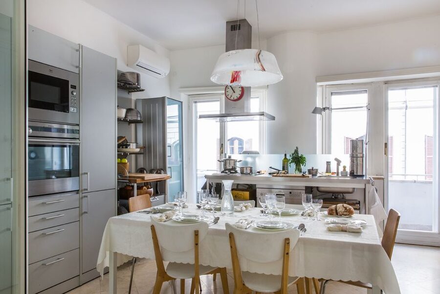 Naples: Dining Experience at a Local's Home - Meeting point at a private home: the one logistics hurdle