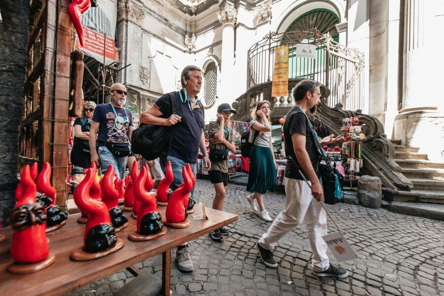 Naples: Downtown Tour with Veiled Christ & St Clare Tickets - Via San Gregorio Armeno and Via dei Tribunali: the streets between monuments