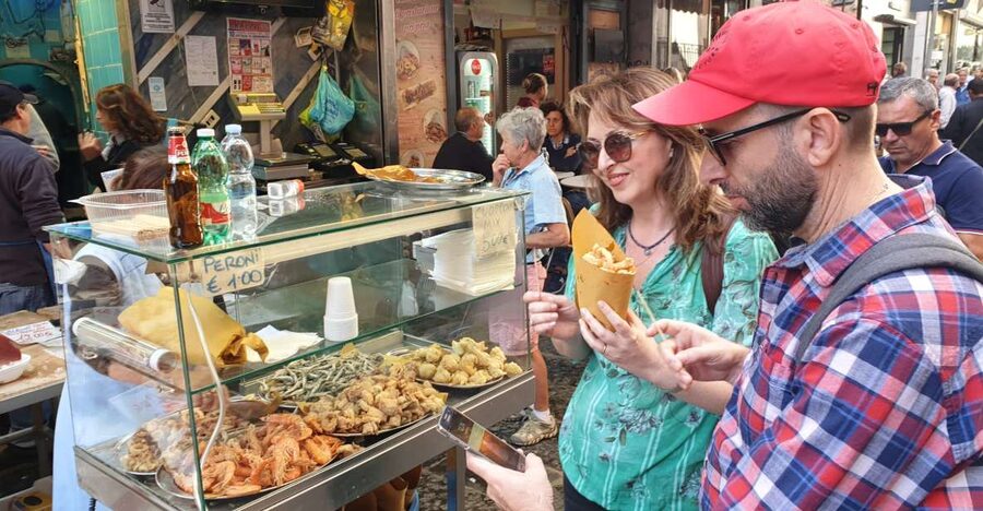 Naples: Food Tour with Davide - Buffalo mozzarella, Fior di Latte, and the pizza reality check