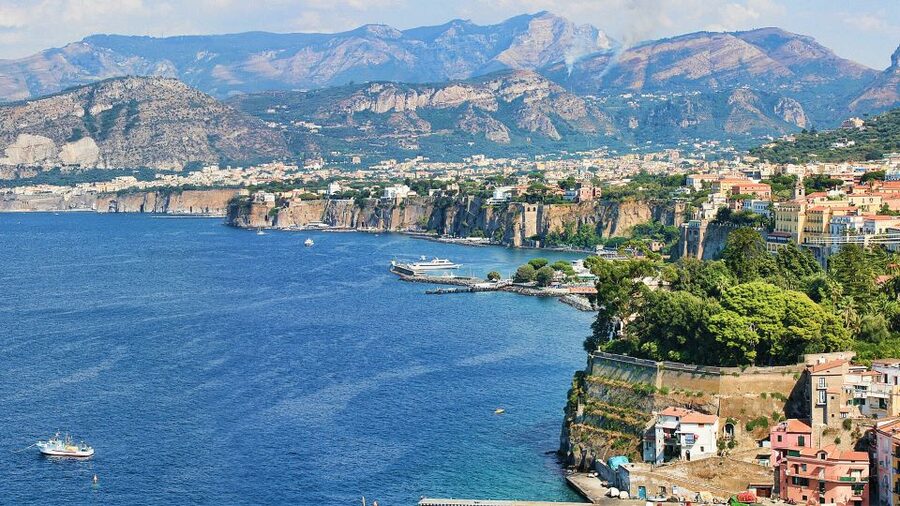 Naples: Full-Day City Tour with Pompeii and Sorrento - Naples Morning: From the Cathedral to the Sea Views