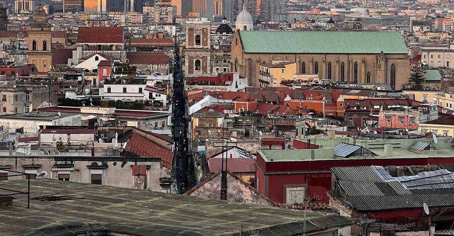 Naples: guided tour of the historic center - Piazza San Domenico: the kind of square you feel in your legs