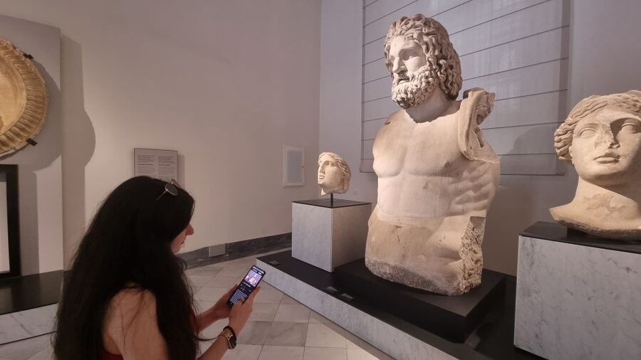 Naples: National Archaeological Museum audio guide - Navigation tips: map help, but follow the guide step-by-step