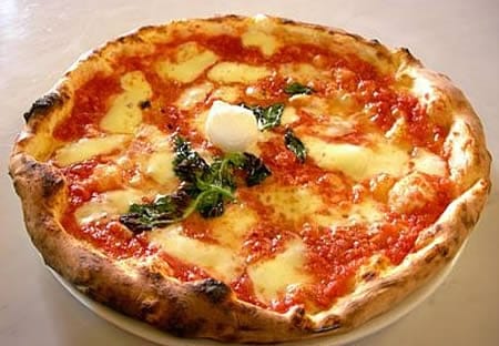 Naples: Night Driving Tour with Local Pizza Dinner - From Lungomare to Castel dell’Ovo: Naples by the sea