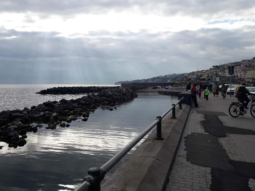 Naples: Panoramic E-Bike Tour - Coastline panoramas, Vesuvius and the Capri islands from the saddle