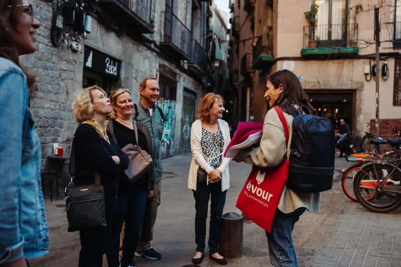 Naples: Pasta, Wine & Authentic Food Tour - Meeting Point and Walk Logistics: Staying Comfortable for 135 Minutes