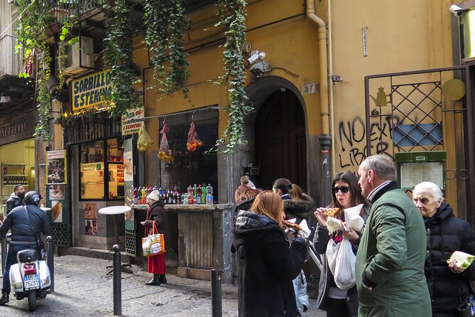 Naples: Pizza and Beyond Food Tour by Do Eat Better - Stop 5, Via dei Tribunali: Tarallo as Your Street-Start Snack