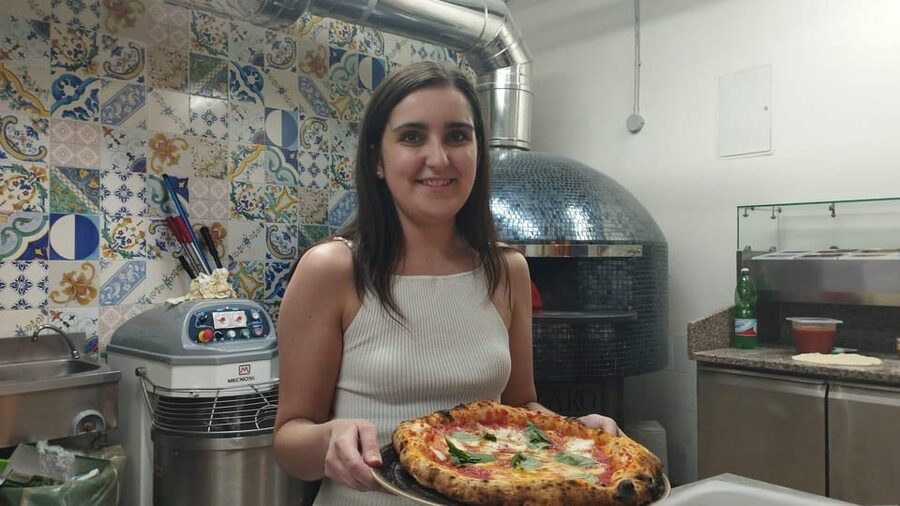 Naples: Pizza Making Class with Neapolitan Chef and drink - Dough making: the step that makes the pizza work