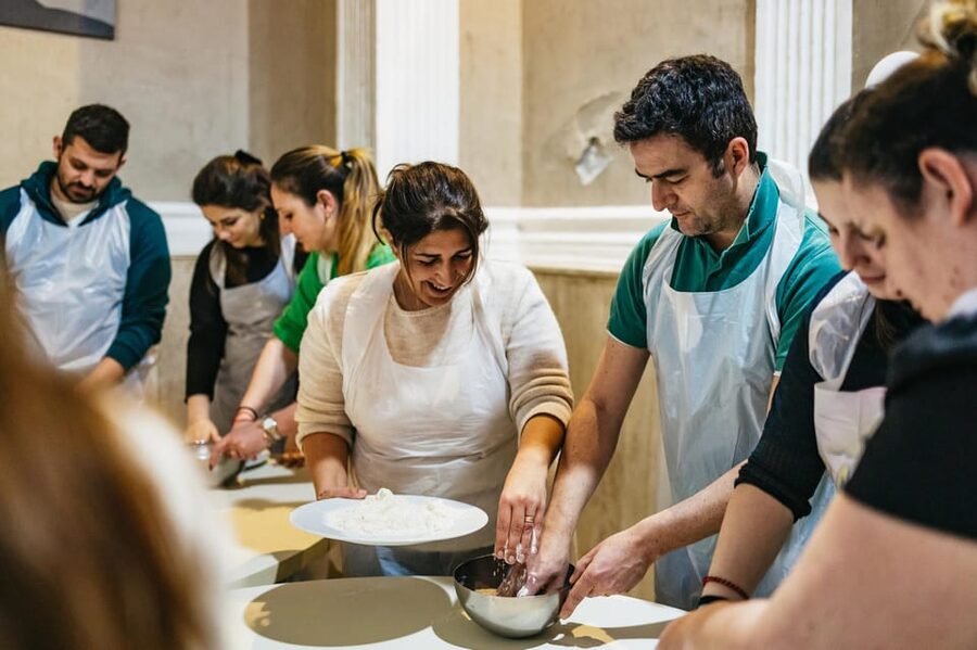 Naples: Pizza-Making Workshop with Drink and Appetizer - The real technique moment, mozzatura and hand stretching