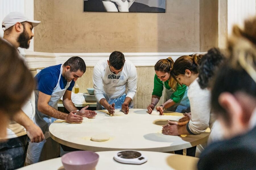 Naples: Pizza-Making Workshop with Drink and Appetizer - Who this workshop suits best