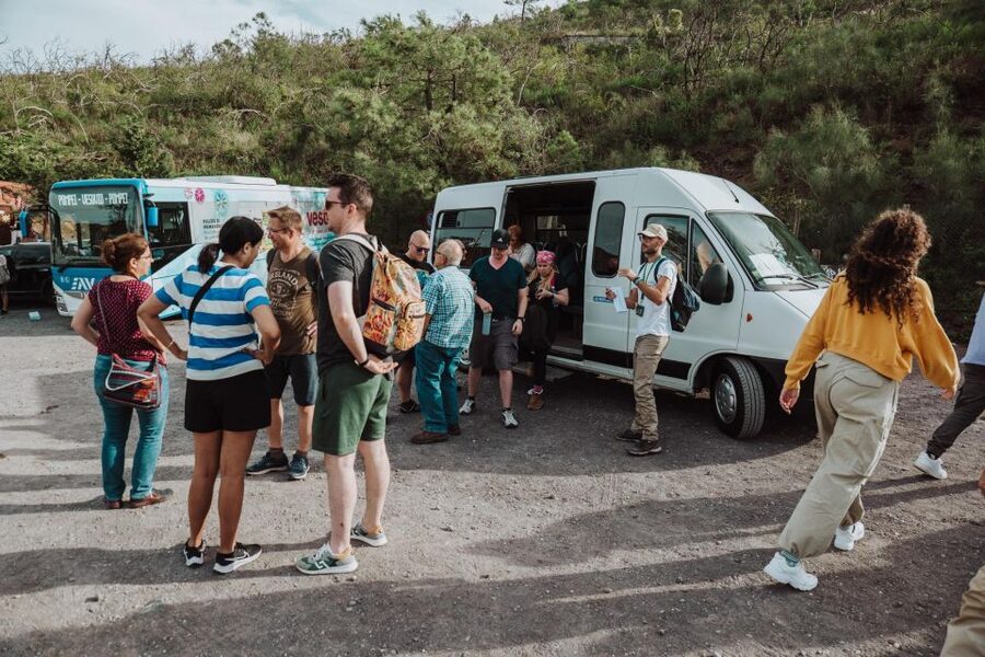 Naples: Pompeii and Mount Vesuvius Entry Tickets and Tour - The transfer gap: how you move from Pompeii up to Vesuvius