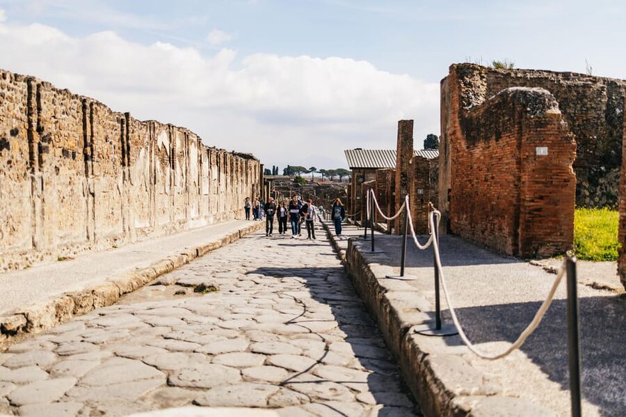 Naples: Pompeii and Mt. Vesuvius with Lunch and Wine Tasting - Skip-the-line Pompeii with a real archaeologist guide