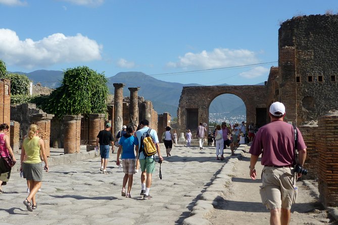 Naples: Pompeii & Mt Vesuvius All-Inclusive Small Group w/ Lunch - Why this all-in-one day works from Naples