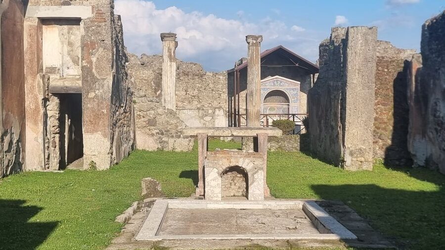 Naples: Pompeii Self Guided Audio Tour - Frescoes and Mosaics: Use the Map to Target the Best-Preserved Details