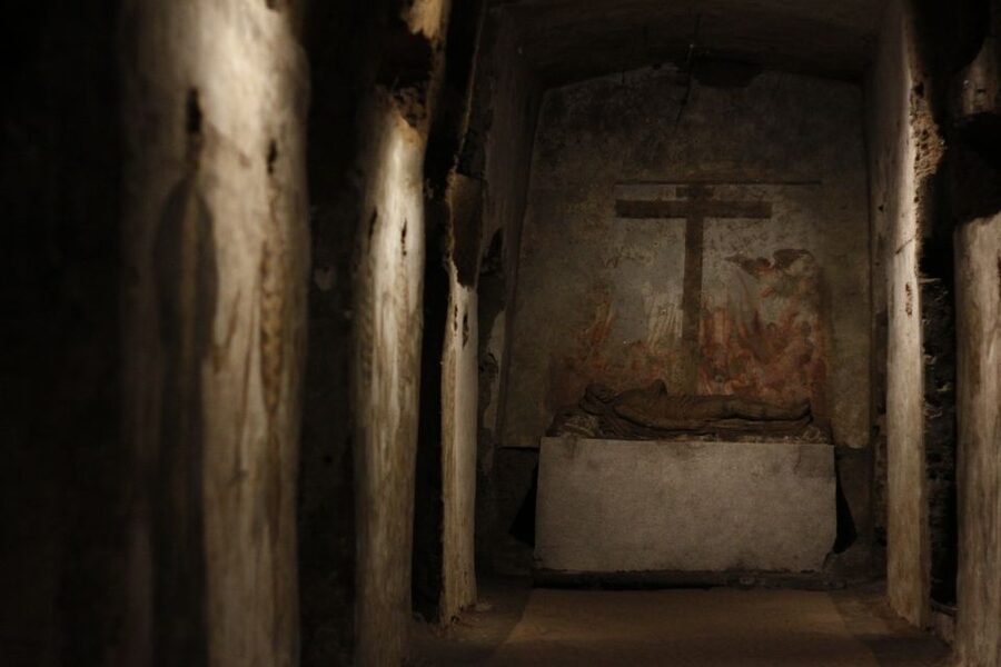 Naples: San Gaudioso Catacombs Guided Tour - Getting there and finding the ticket office (and the right entrance)