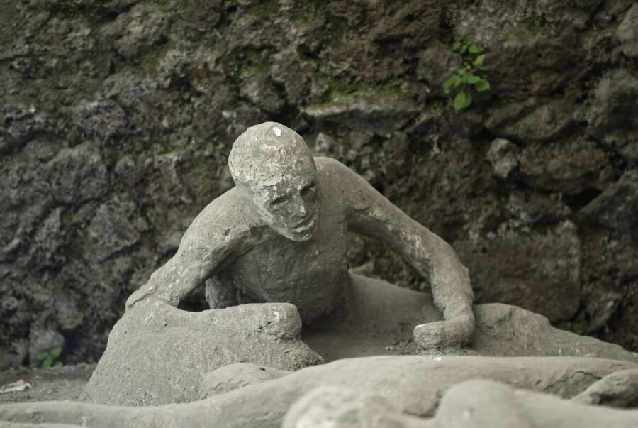 Naples: Sorrento and Pompeii with lunch & tickets included - Small group feel, guide languages, and what that means for your day