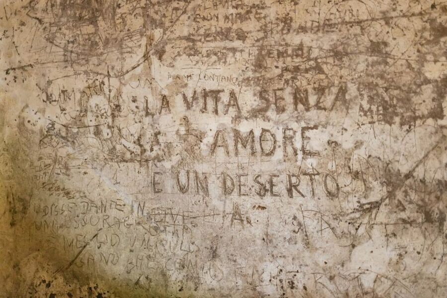 Naples: Spanish Quarters Underground Guided Tour - Narrow tunnels, stairs, and claustrophobia reality checks