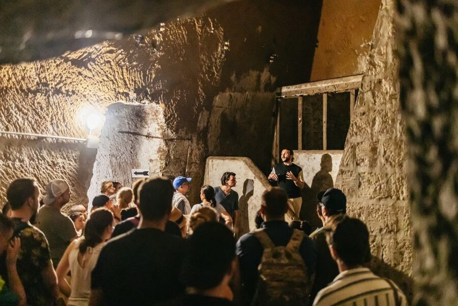 Naples: Spanish Quarters Underground Guided Tour - Guides are the engine: Alex, Eduardo, Giulia, and more
