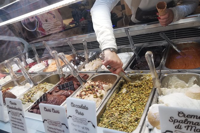 Naples: Street Food and Sightseeing Tour with Local Expert - Via dei Tribunali: where street food turns into a walking lesson