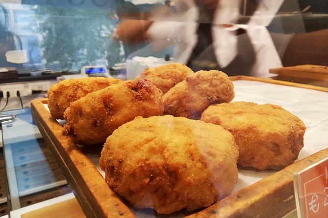 Naples Street Food Tour with a Native & Top Rated Expert - Piazza Bellini Start: A Neapolitan Food Scene Tour That Wets Your Appetite