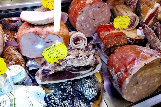 Naples Street Food Tour with a Native & Top Rated Expert - San Gregorio Armeno Enclave: Frittatina, Nativity Workshops, and a Limoncello Choice