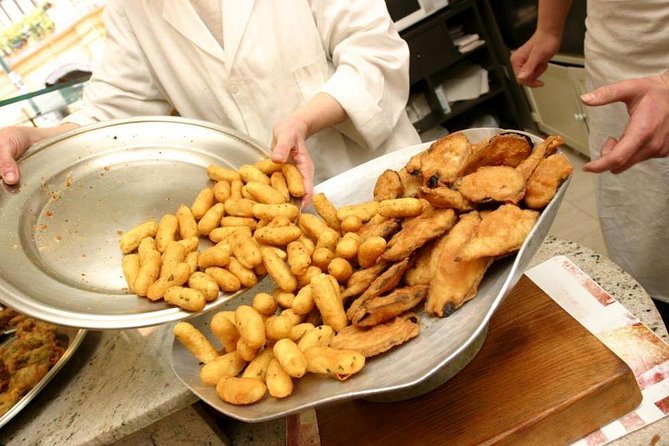 Naples street food walking tour - Meeting at Fontana di Carlo II, then getting your bearings