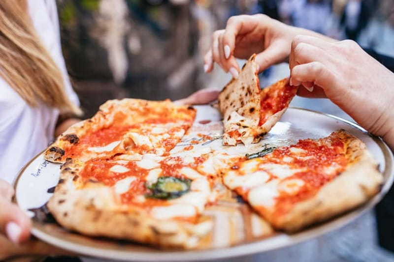 Naples: Street Food Walking Tour with Local Guide - Pizza a portafoglio, then pizza fritta, two Naples classics