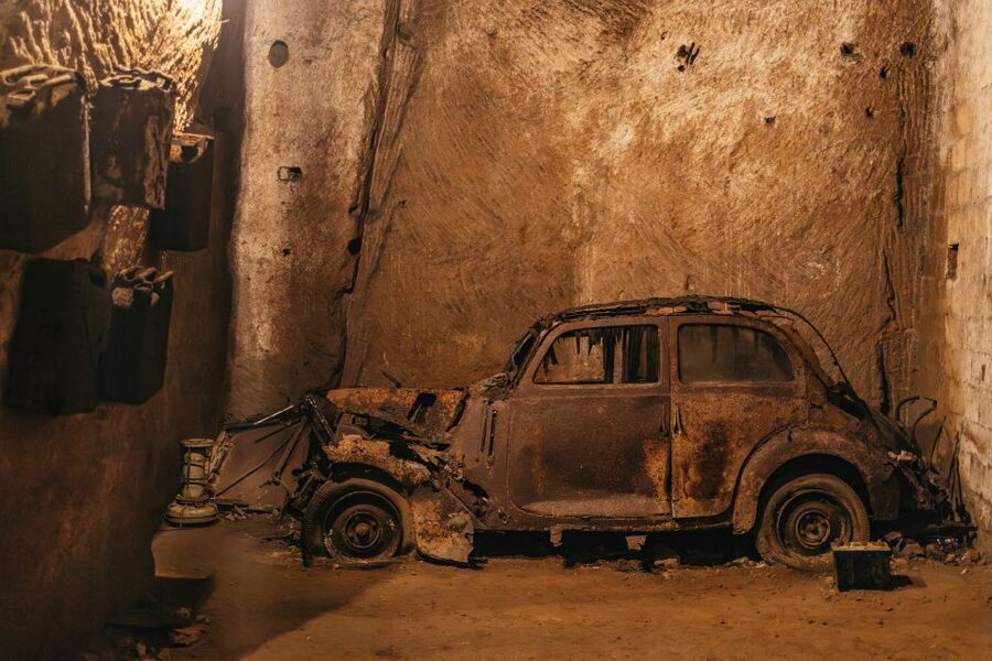Naples: The Bourbon Tunnel Guided Tour with Entrance Ticket - WWII layers: hospital use, bomb-shelter clues, and handwritten messages