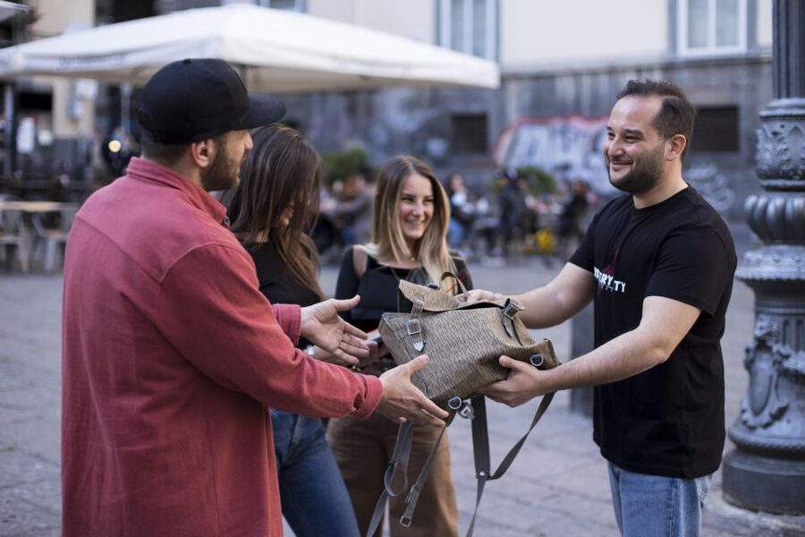 Naples: The Path of the Immortals Treasure Hunt Walking Tour - Piazza del Gesù Nuovo: Your First Clue in a Real Square