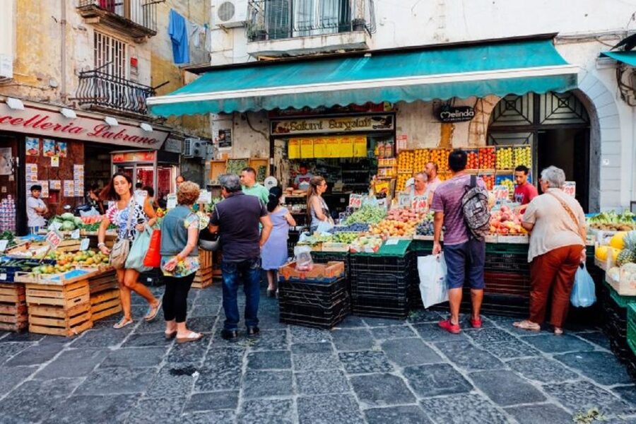 Naples: The Spanish Quarters, Street Art and Local Market - Quartieri Spagnoli: street art, balcony linens, and the Maradona murals