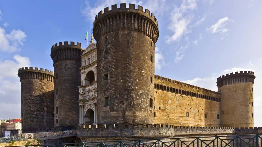 Naples: tour between Maschio Angioino and Plebiscito square - Key points worth planning for